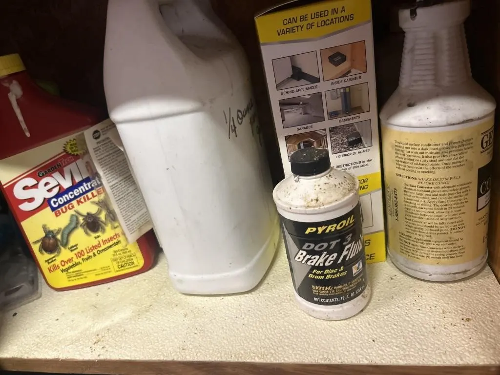 Antifreeze windshield wiper fluid oil, cans, mr.