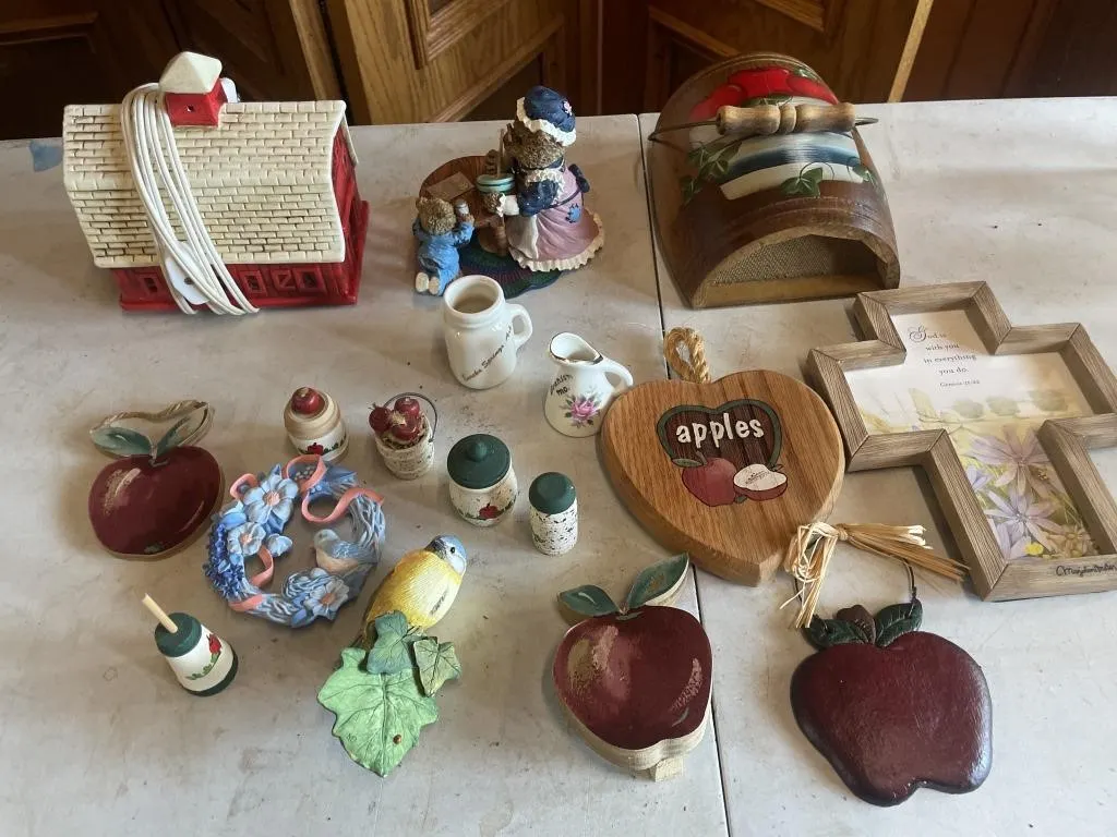 Ceramic barn, bird figurines, apple wood decor