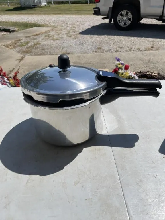 4 quart pressure cooker
