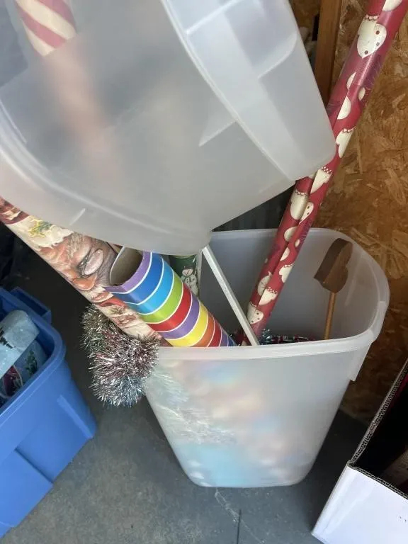 Rubbermaid wrapping paper holder with wrapping