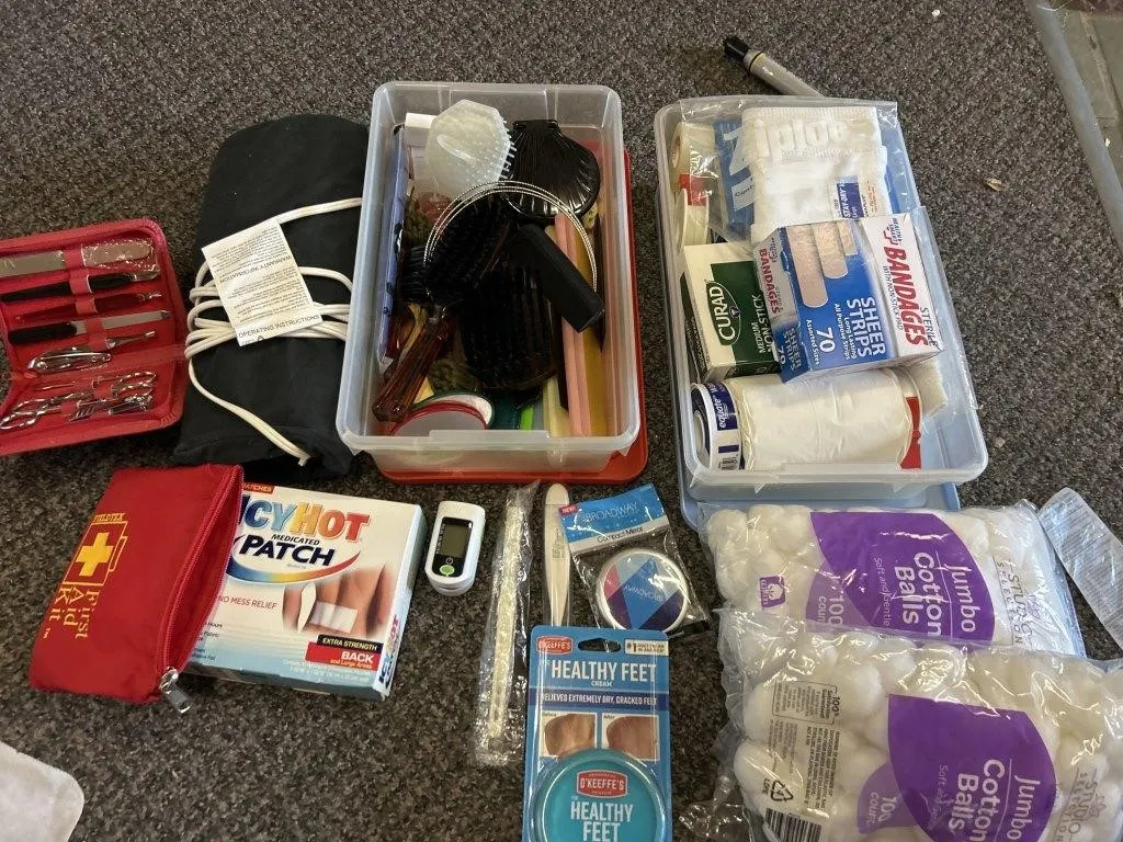 Nail kit, brushes icon heating pad, pulse,