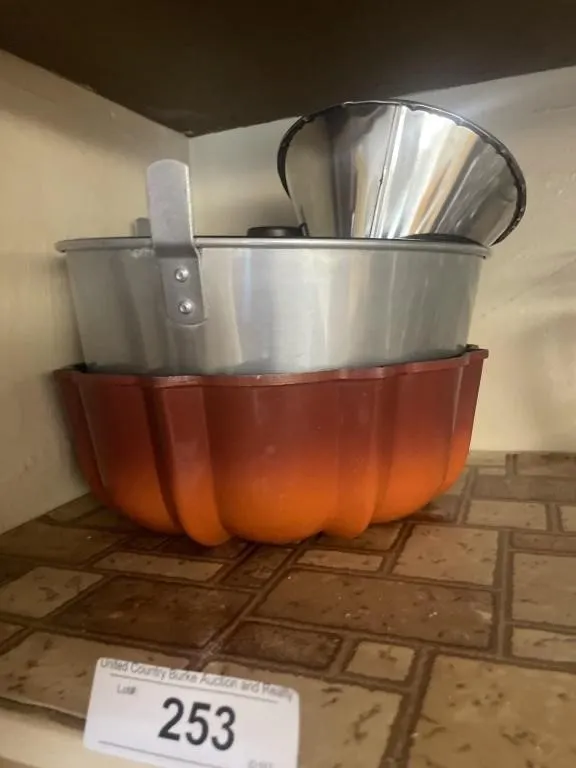Angel food cake pan, Bundt pan, funnel