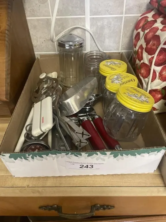 Kitchen utensils, blender containers