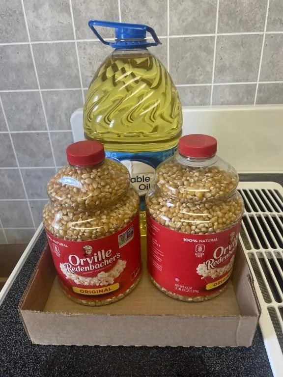 Orville Redenbacher popcorn and vegetable oil