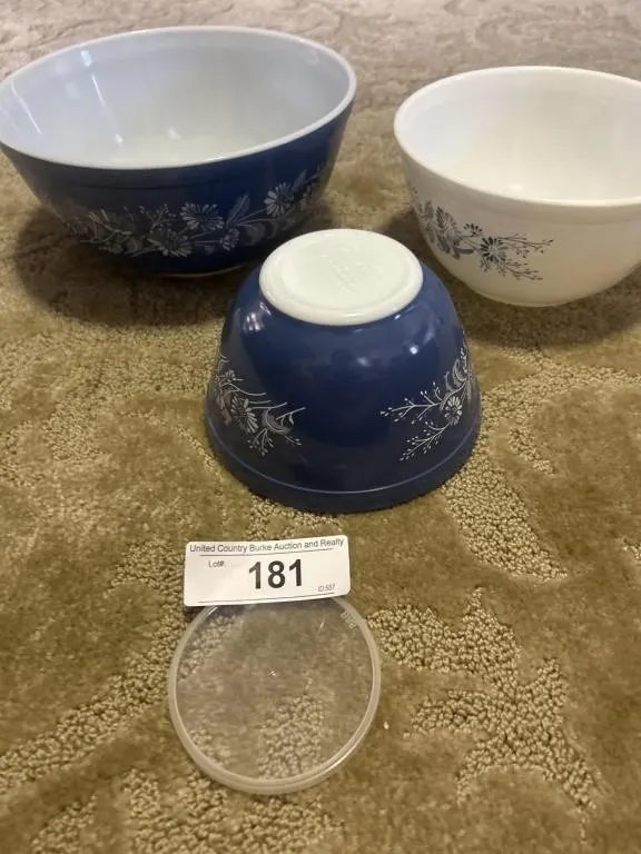 3 Colonial mist Pyrex nesting bowls
