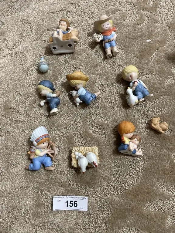 Ceramic figurines