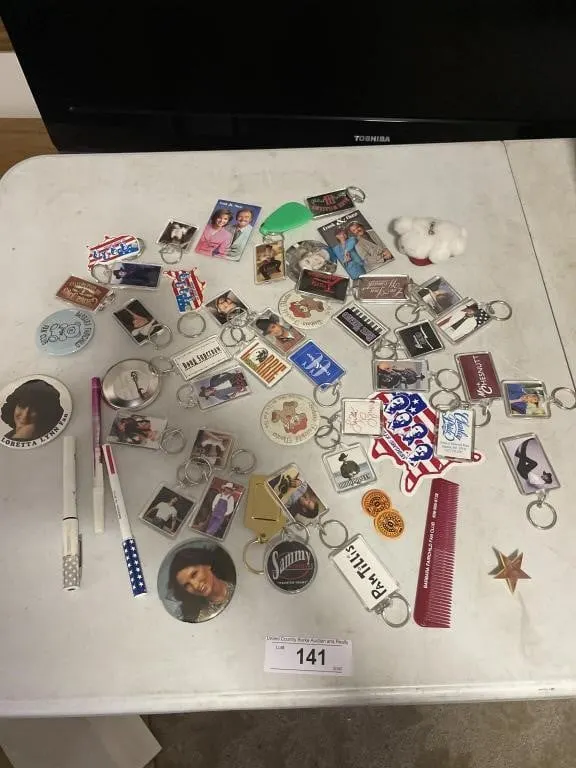 Country music keychains and pins