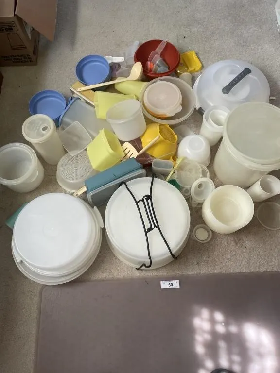 Large lot of Tupperware & plastic ware