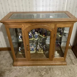 Wooden & glass lighted bookcase - contents not