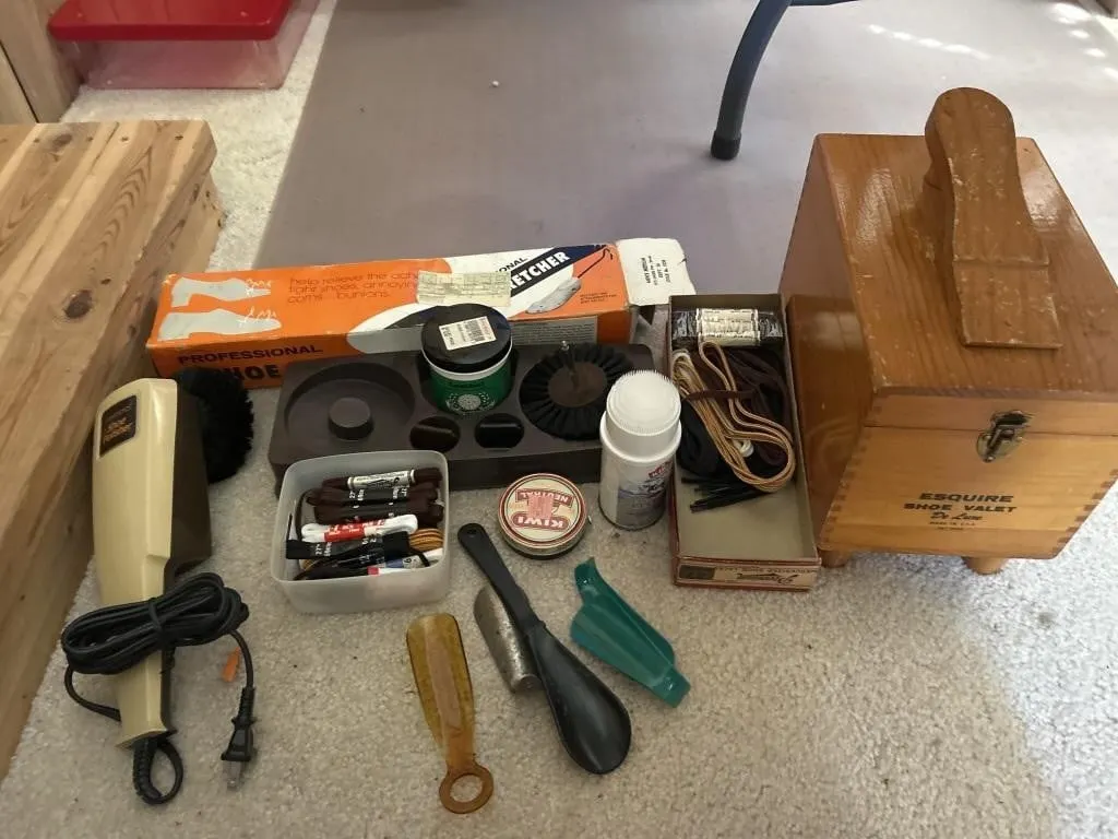 Shoe shine kit shoe shine brushes, shoe strings,