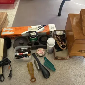 Shoe shine kit shoe shine brushes, shoe strings,