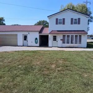 301 Sycamore St., Newton, IL 62448