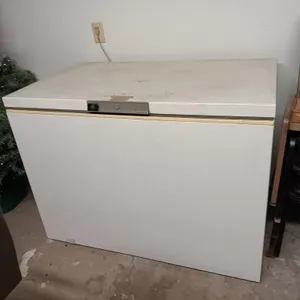 GE Deep Freezer. Works. Approx 35x46x27