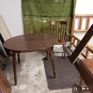Round Wooden Table With Two Leaves & A