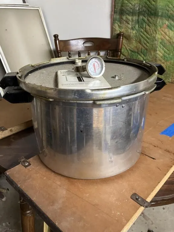 Pressure Canner and Cooker Presto brand with