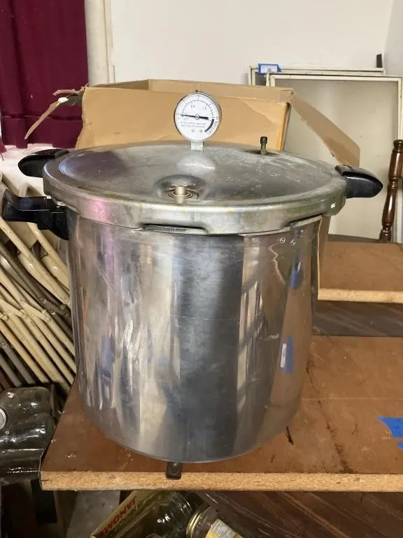 Pressure Canner and Cooker 23 quart Presto brand