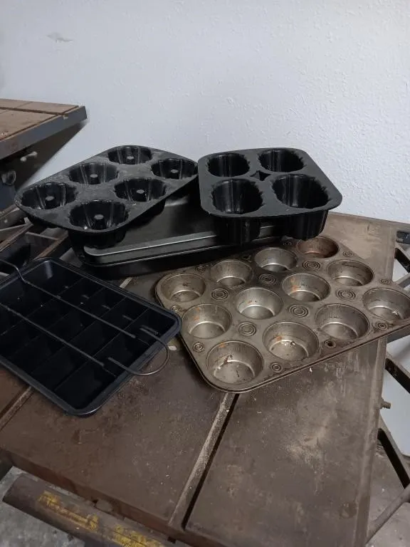Baking pans x6