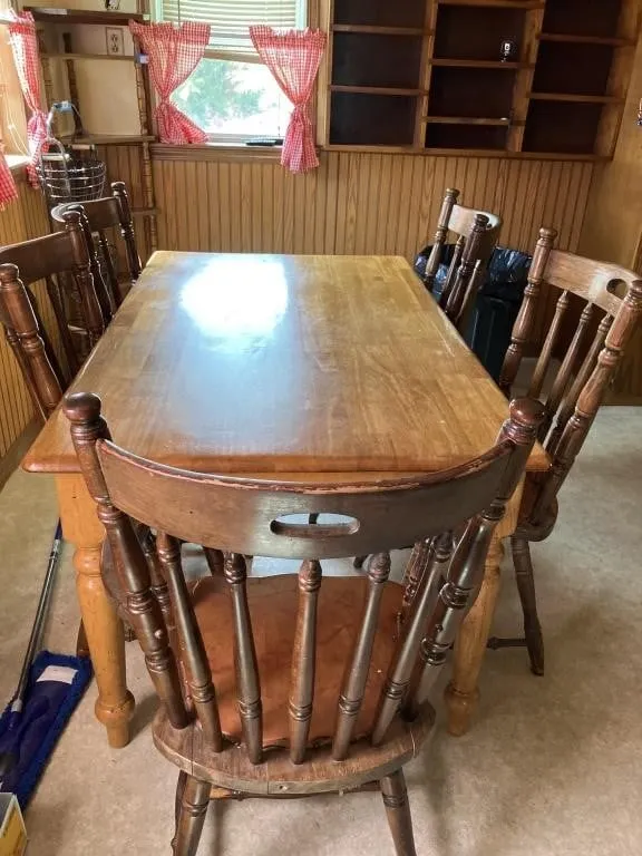 Wooden kitchen table and chairs with 5 chairs.