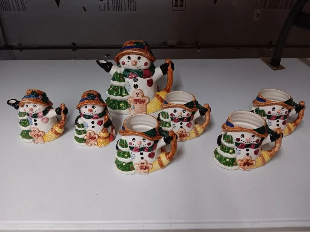 Snowman teapot, sugar and creamer with four