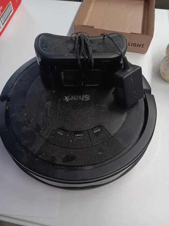 Shark Robot Vacuum. Untested. Needs Charged.