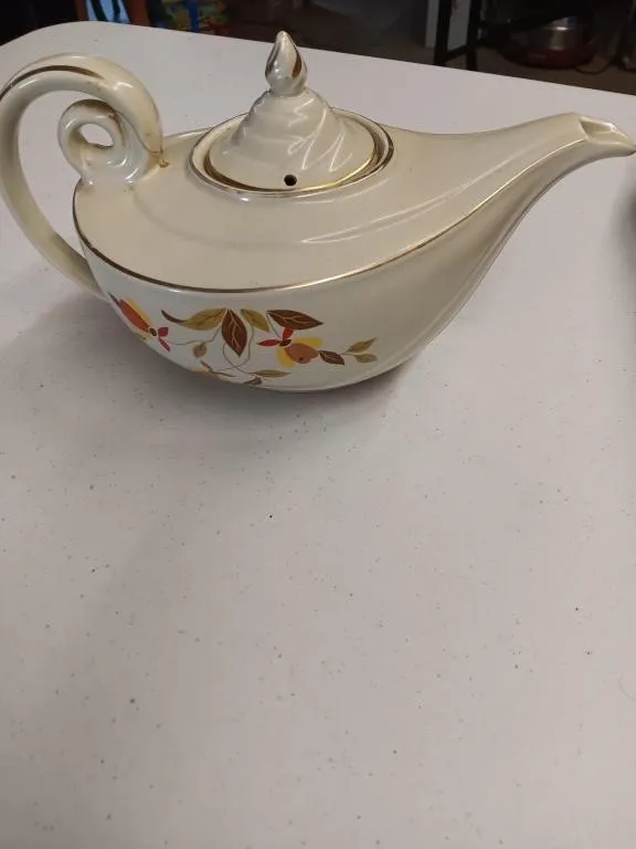 Jewell Tea Autumn Leaf Ceramic Tea Pot. Appears