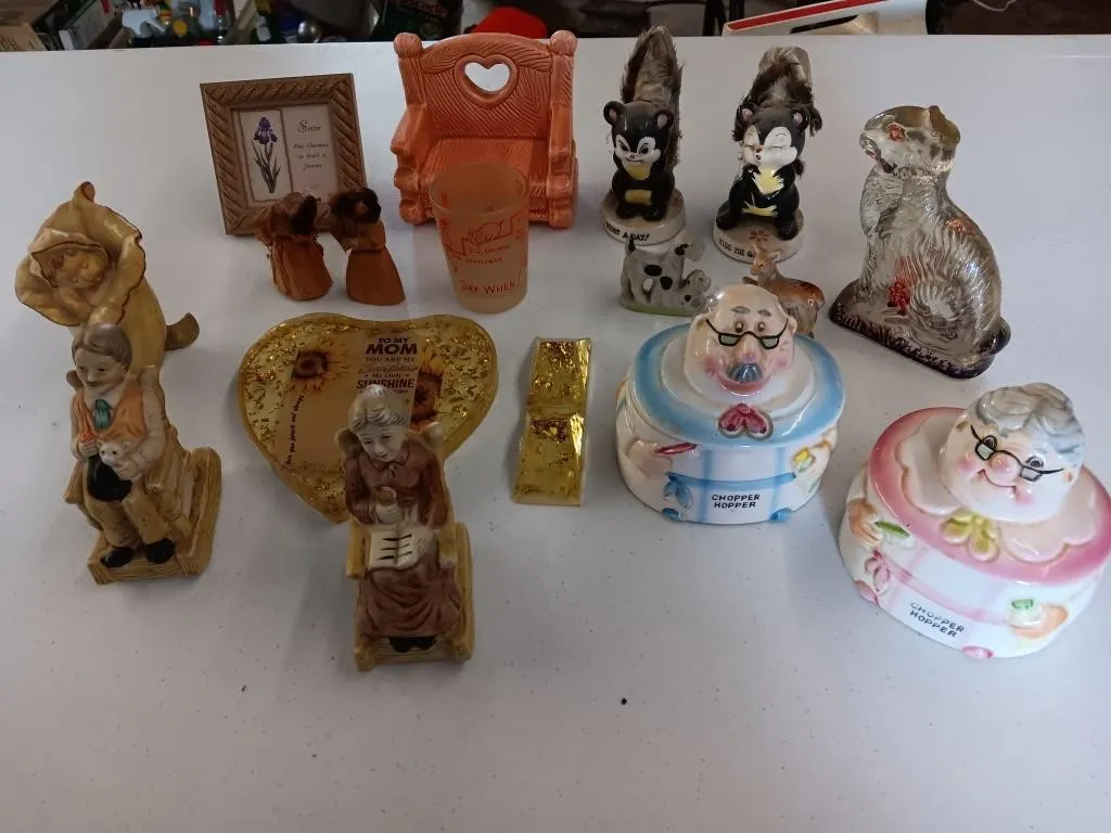 Assortment of knick knacks
