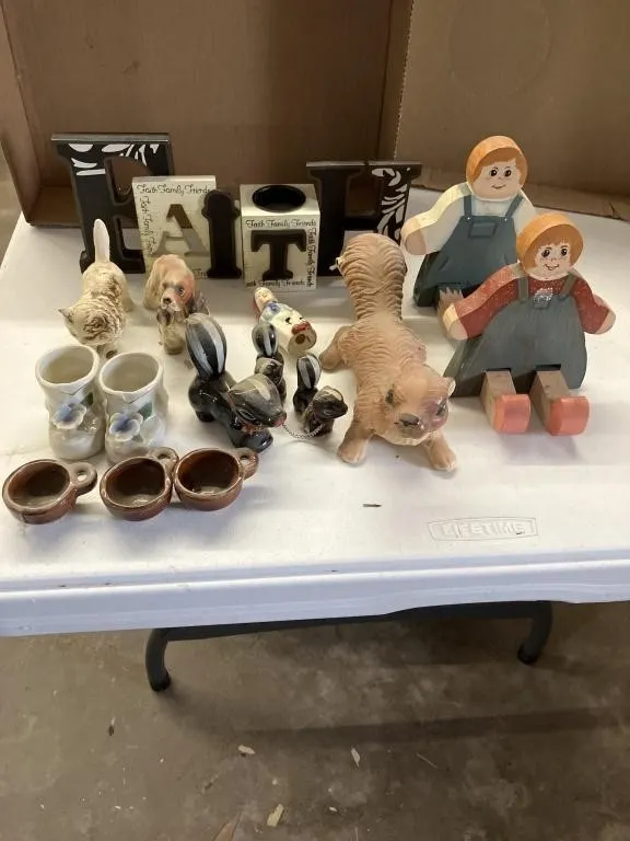 Knickknacks.