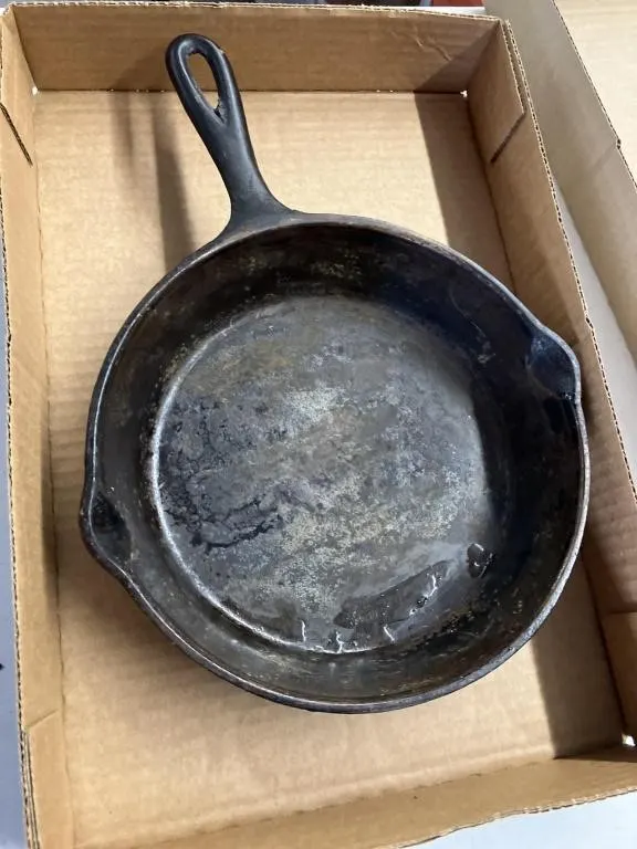 Cast iron skillet