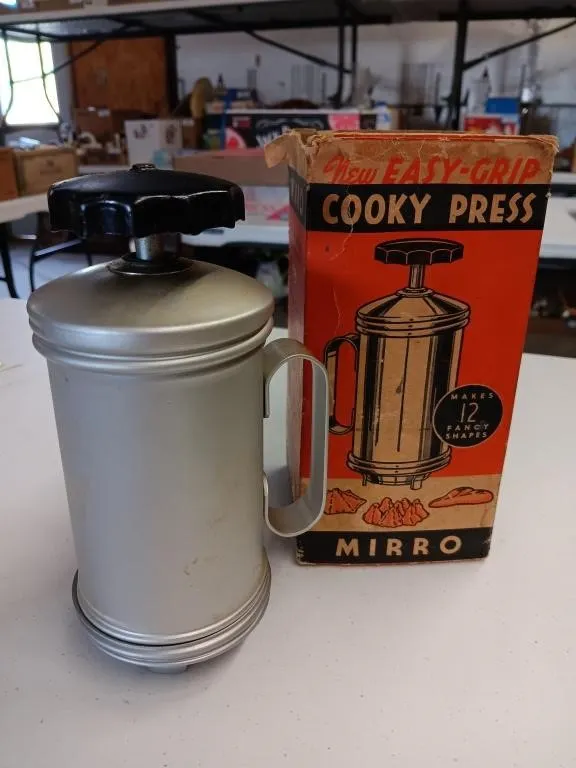 Vintage Mirro cookie press