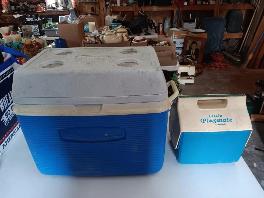 Rubbermaid and Igloo coolers.
Measurements