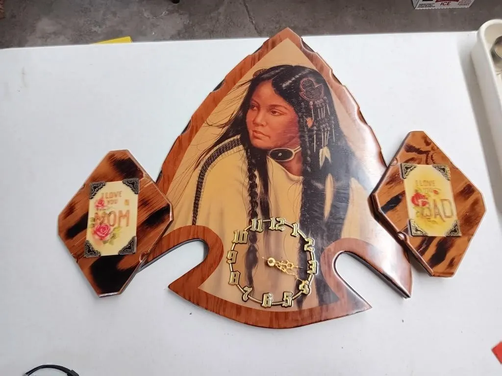 Vintage Native American theme arrowhead-shaped