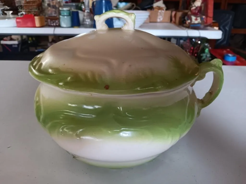 Fancy Chamber Pot.
Measurements. Approx. 8"