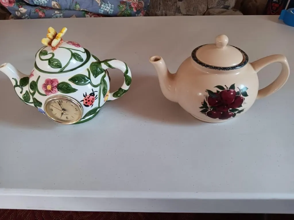 Ornamental tea pots.
Measurements approx. 7"