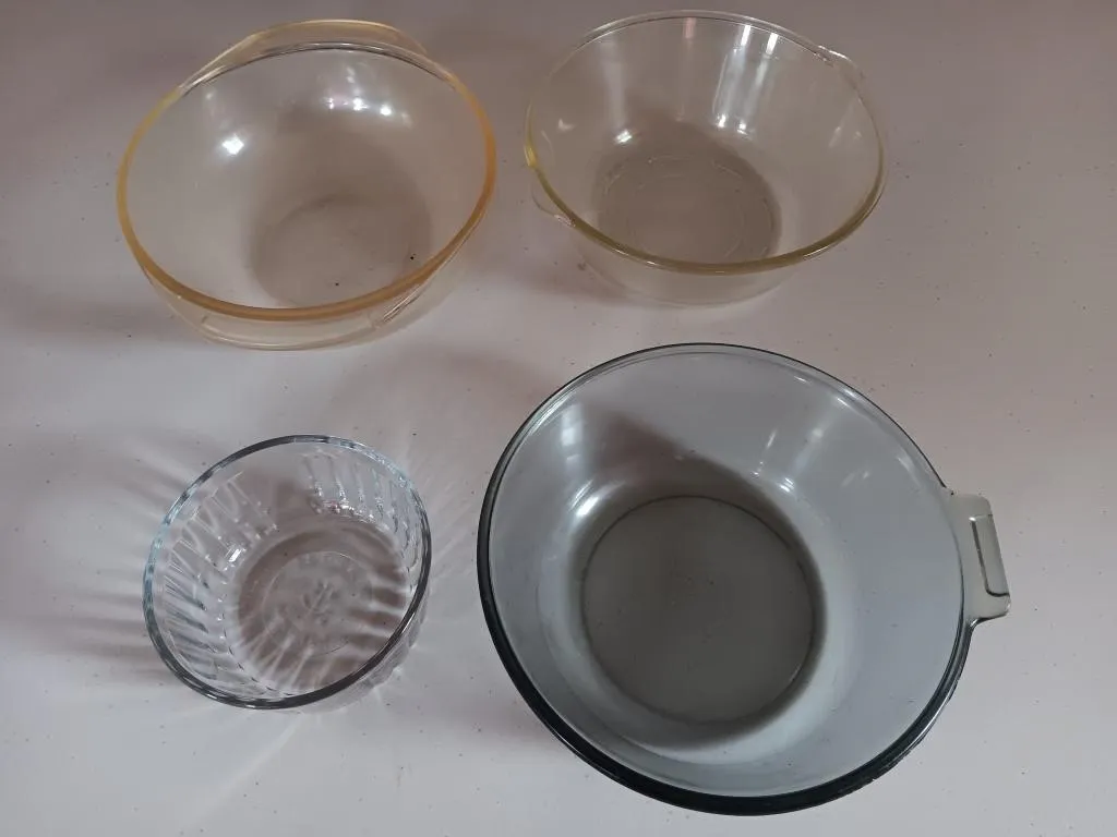 Baking dishes.
Pyrex,Glasbake and Anchor.
(Some