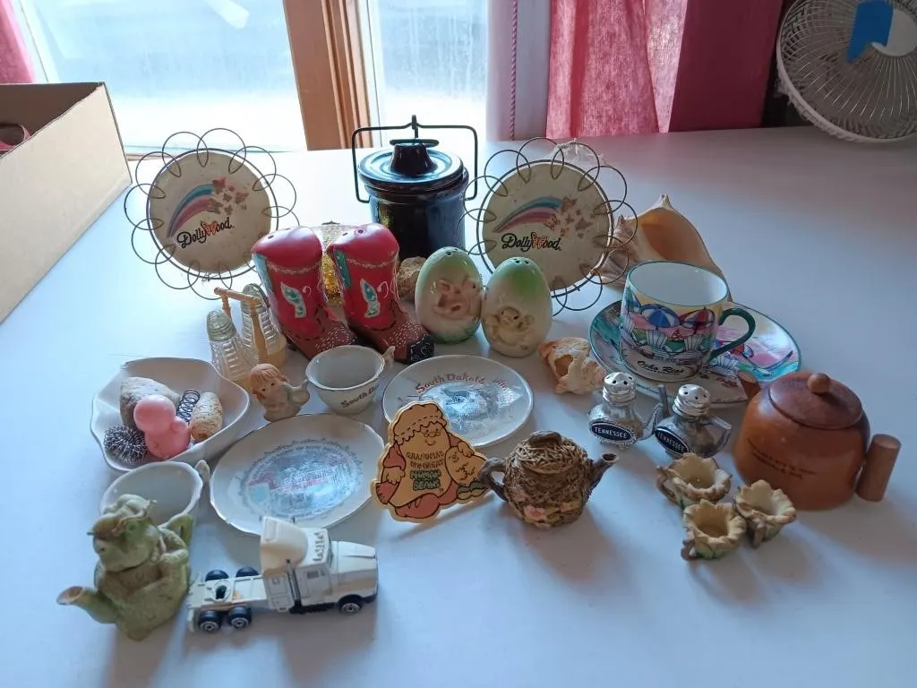 Destination trinkets.