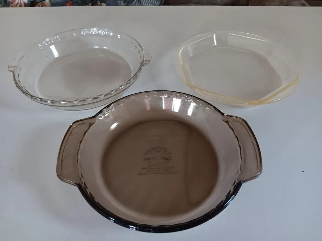 Pie plates.
Measurements Approx. 10"
