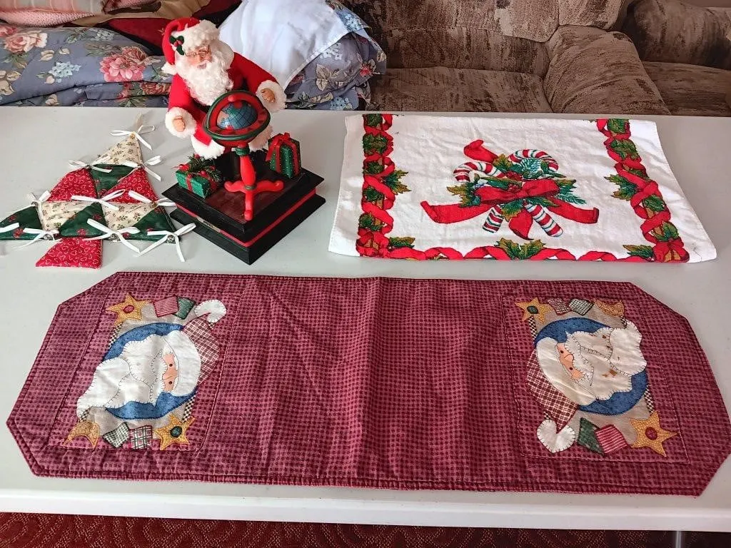 Christmas Decor.
Table runner,Santa with