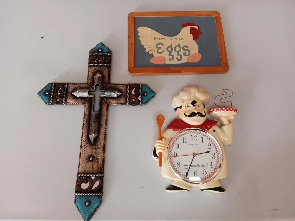 Wall Decor and chef clock.
Measurements.