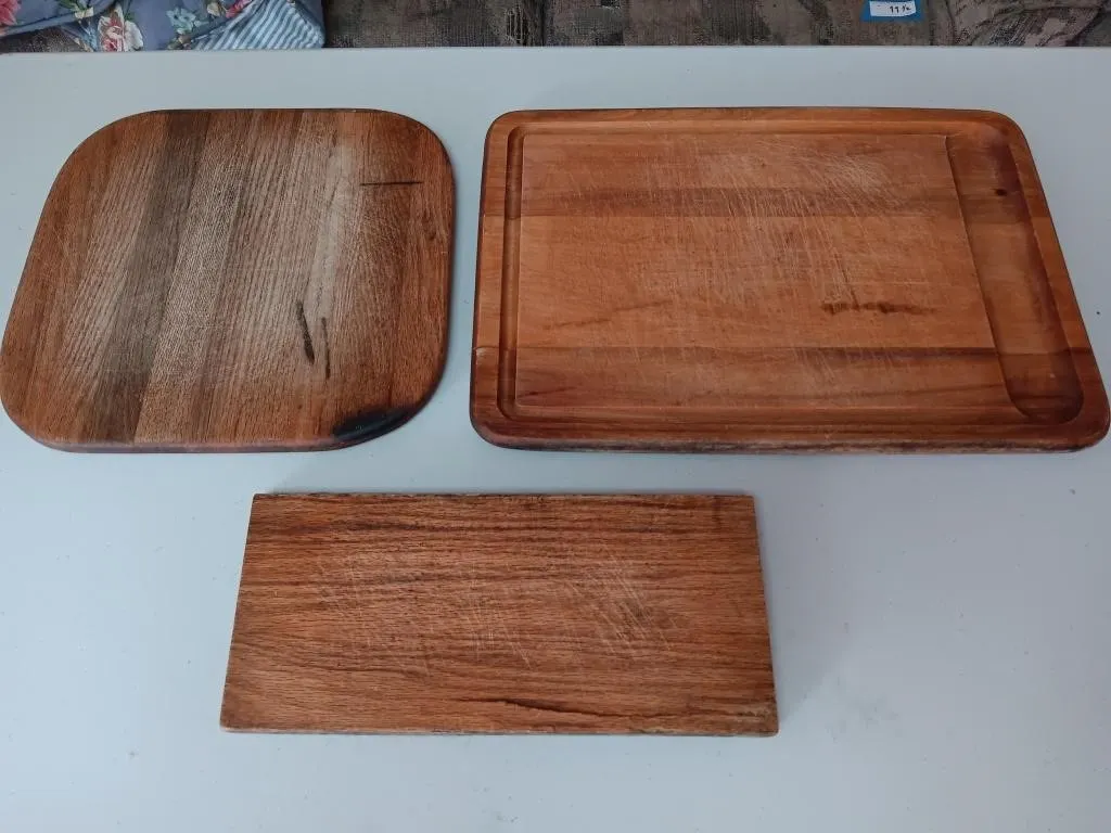 Assortment of wood cutting boards
Measurements.
