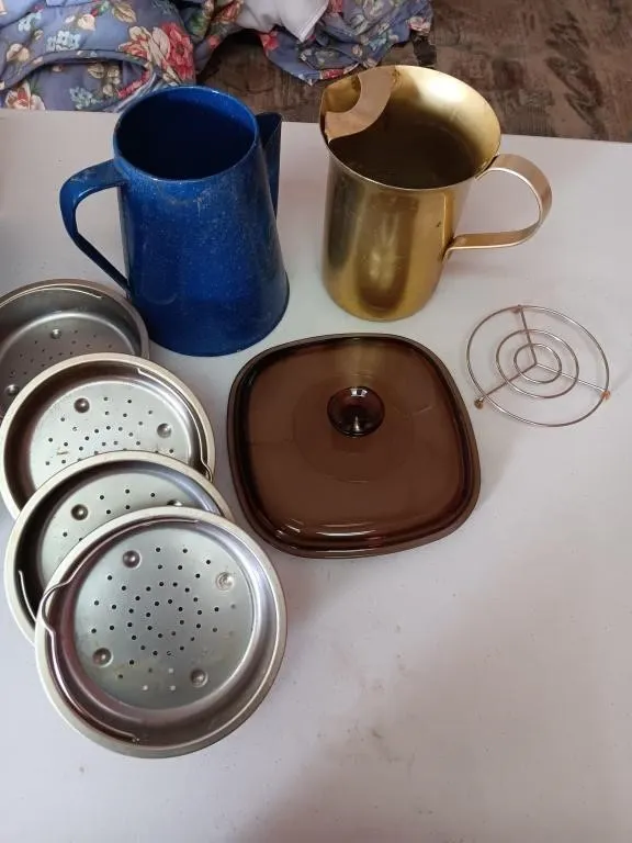 Strainers, decor, glass lid.