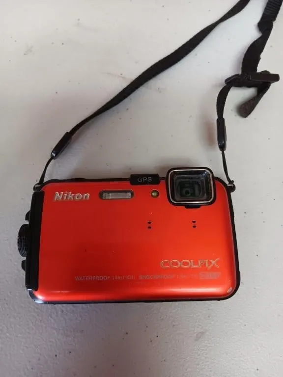 Nixon Coolpix Camera, works.