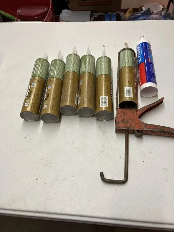 Liquid nail & caulk gun