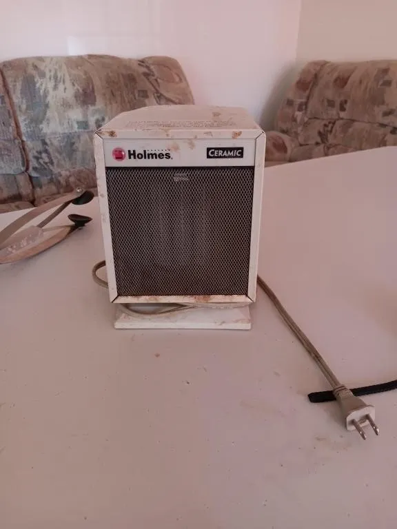 Holmes Ceramic Heater. Works.
6" wide x 8.5"