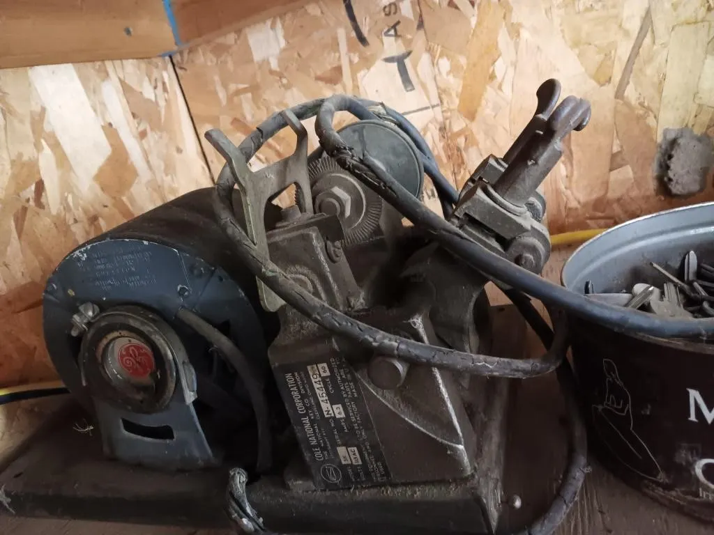 GE Key Cutter and Tin of Keys. Untested.