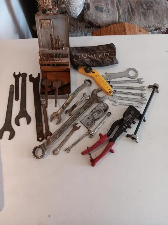 Miscellaneous tools.