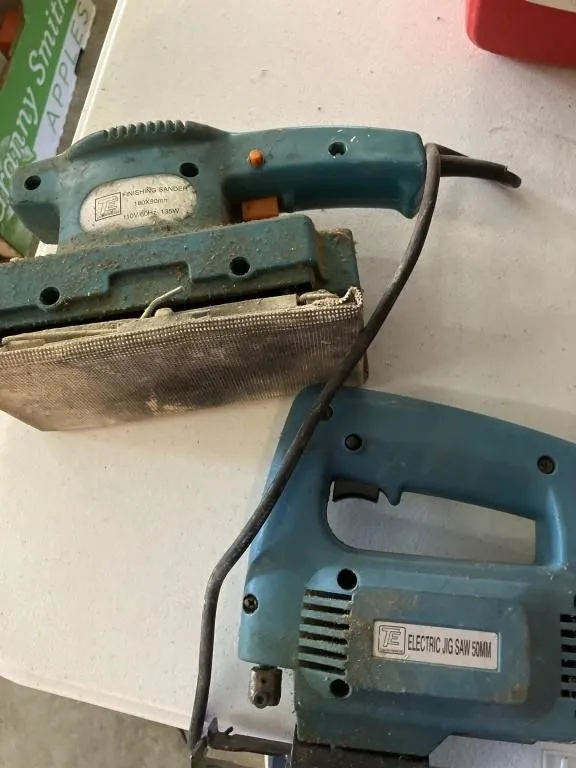 TE finishing sander & jig saw, both powered on