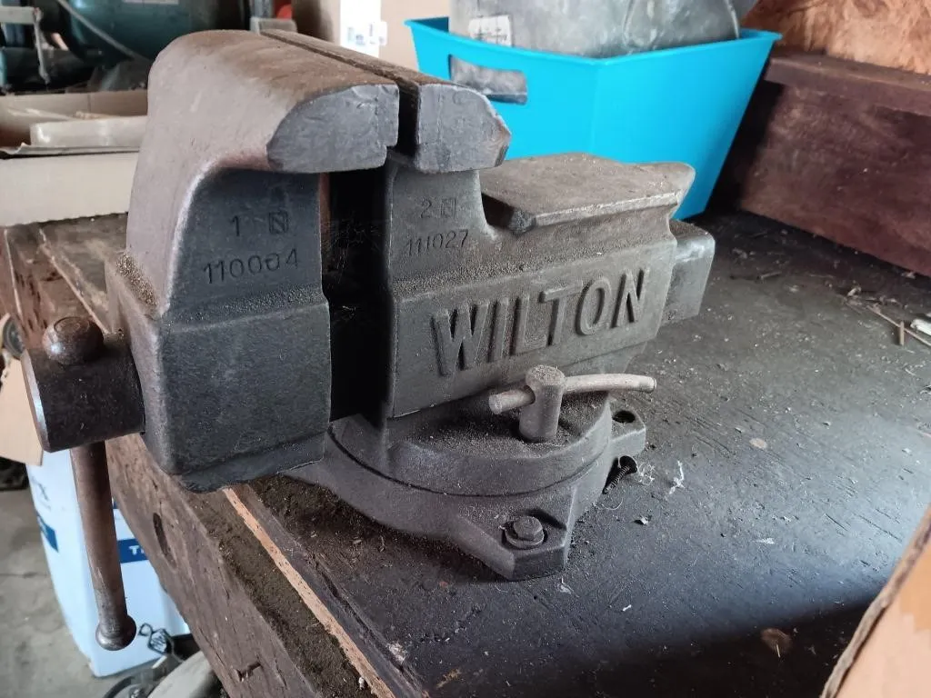 Wilton Vise. Buyer must remove.