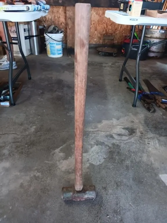 Sledgehammer.
32" in length.