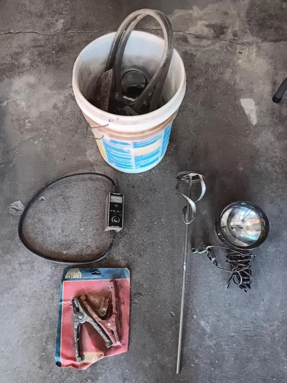 Assortment of this and that.
12 volt spot