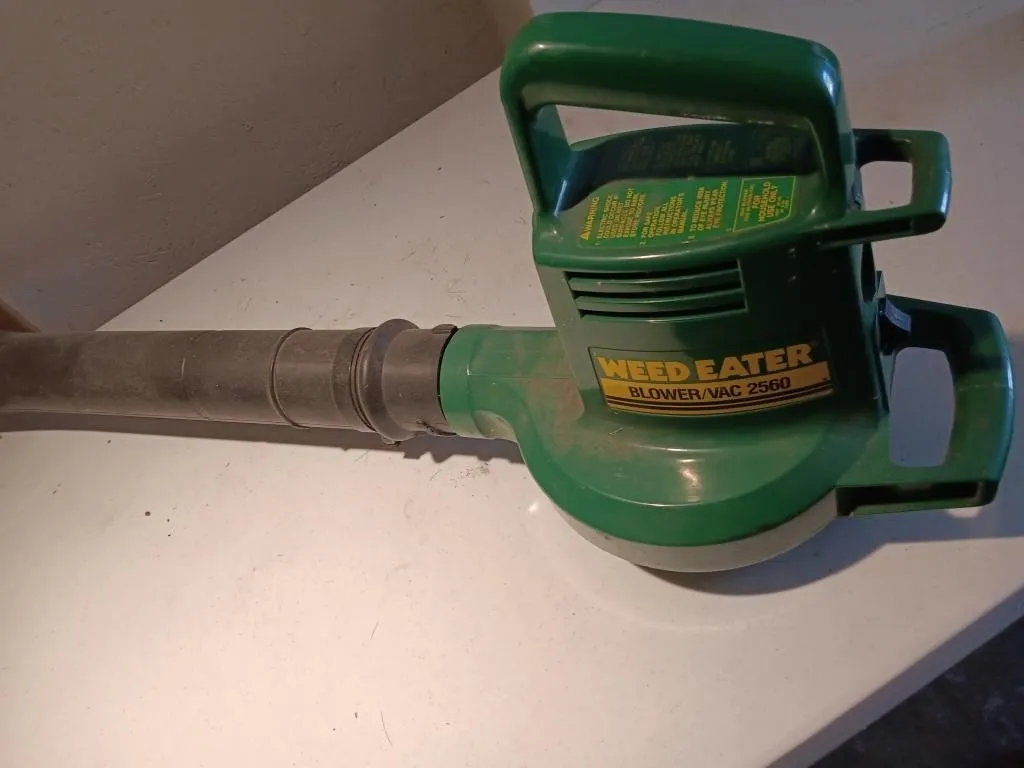 Weed Eater Blower/Vac 2560. Works.